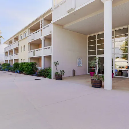 Zenitude Hôtel-résidences Toulon Six Fours 3*