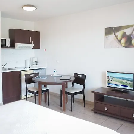 Hotel Zenitude Hôtel-résidences Toulon Six Fours 3*