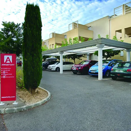 Zenitude Hôtel-résidences Toulon Six Fours 3*